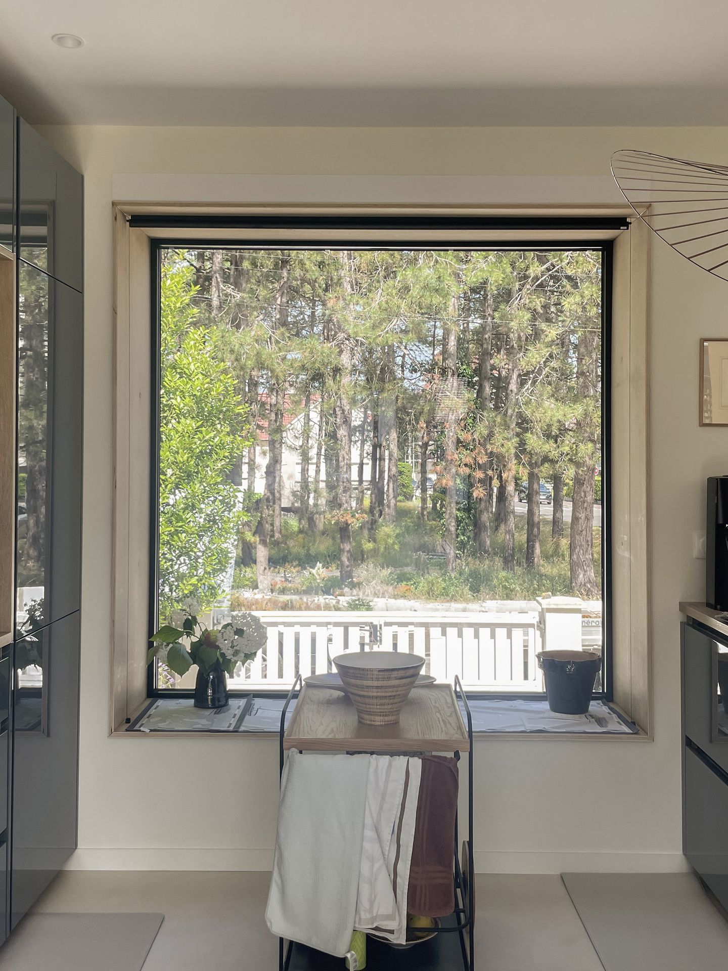 Fenêtre qui cadre le payage