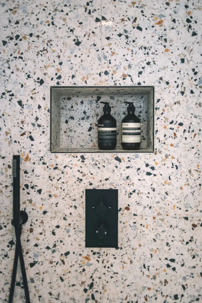 Niche dans la douche
