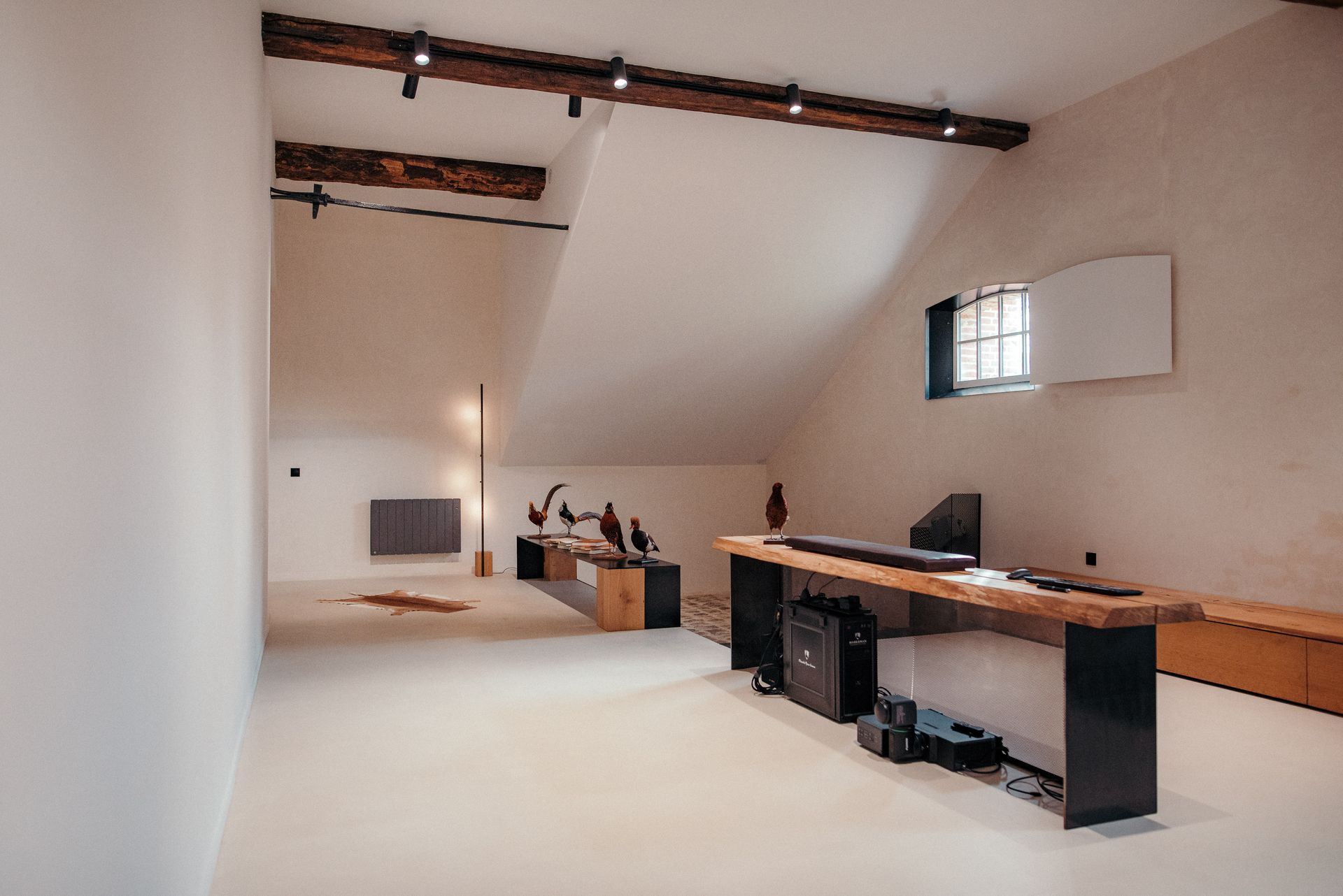 Dépendance transformée, béton ciré et enduits à la chaux